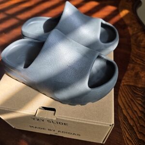 Adidas YZY Slide in Dark Gray